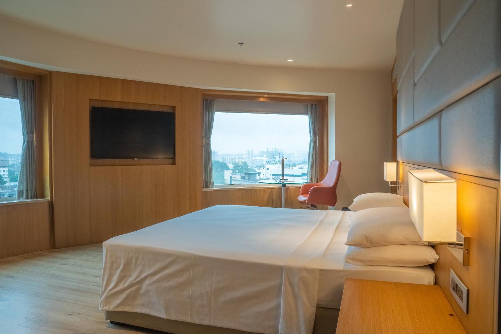 Courtyard By Marriott Nashik Hotell Eksteriør bilde