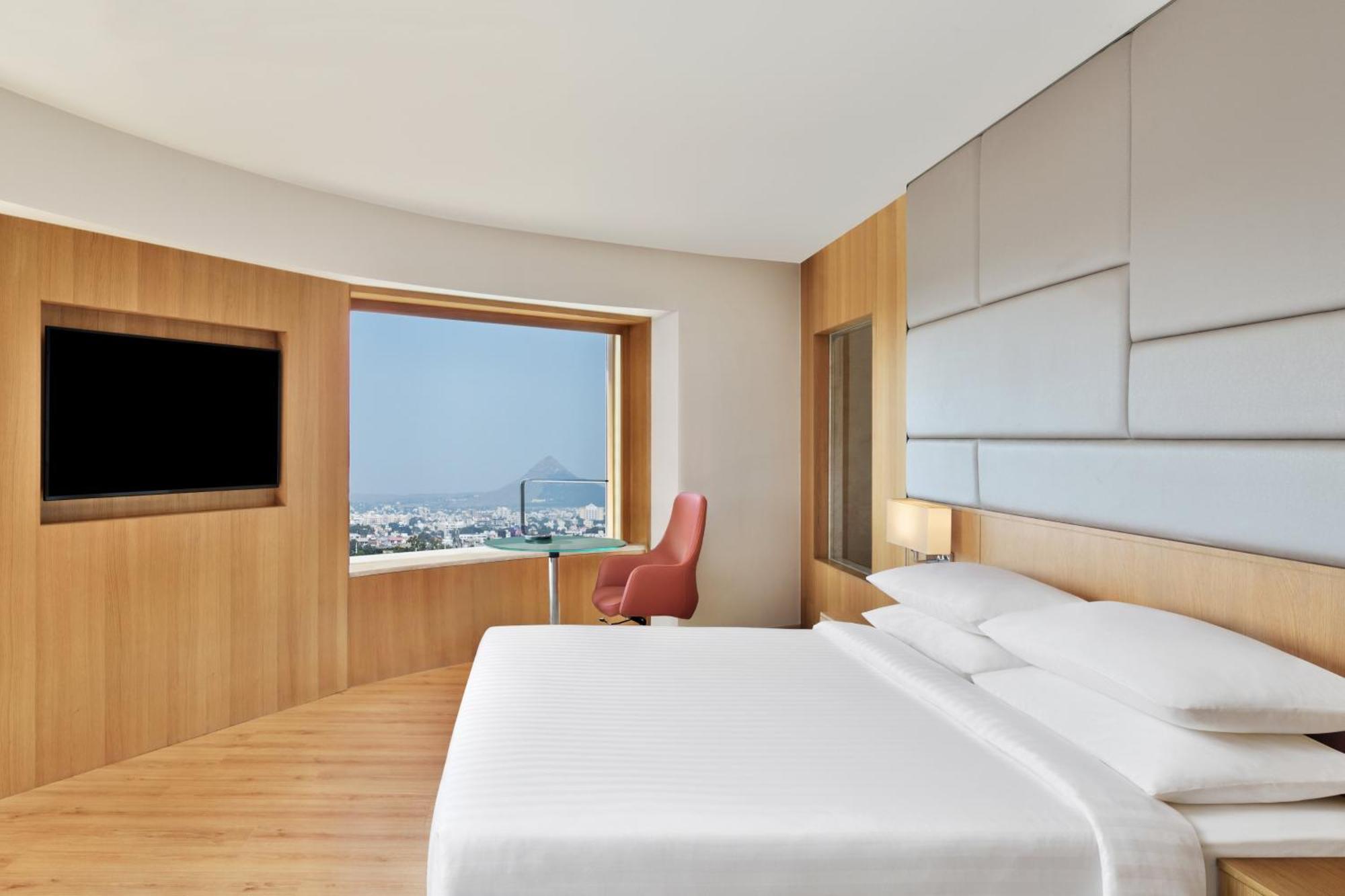 Courtyard By Marriott Nashik Hotell Eksteriør bilde
